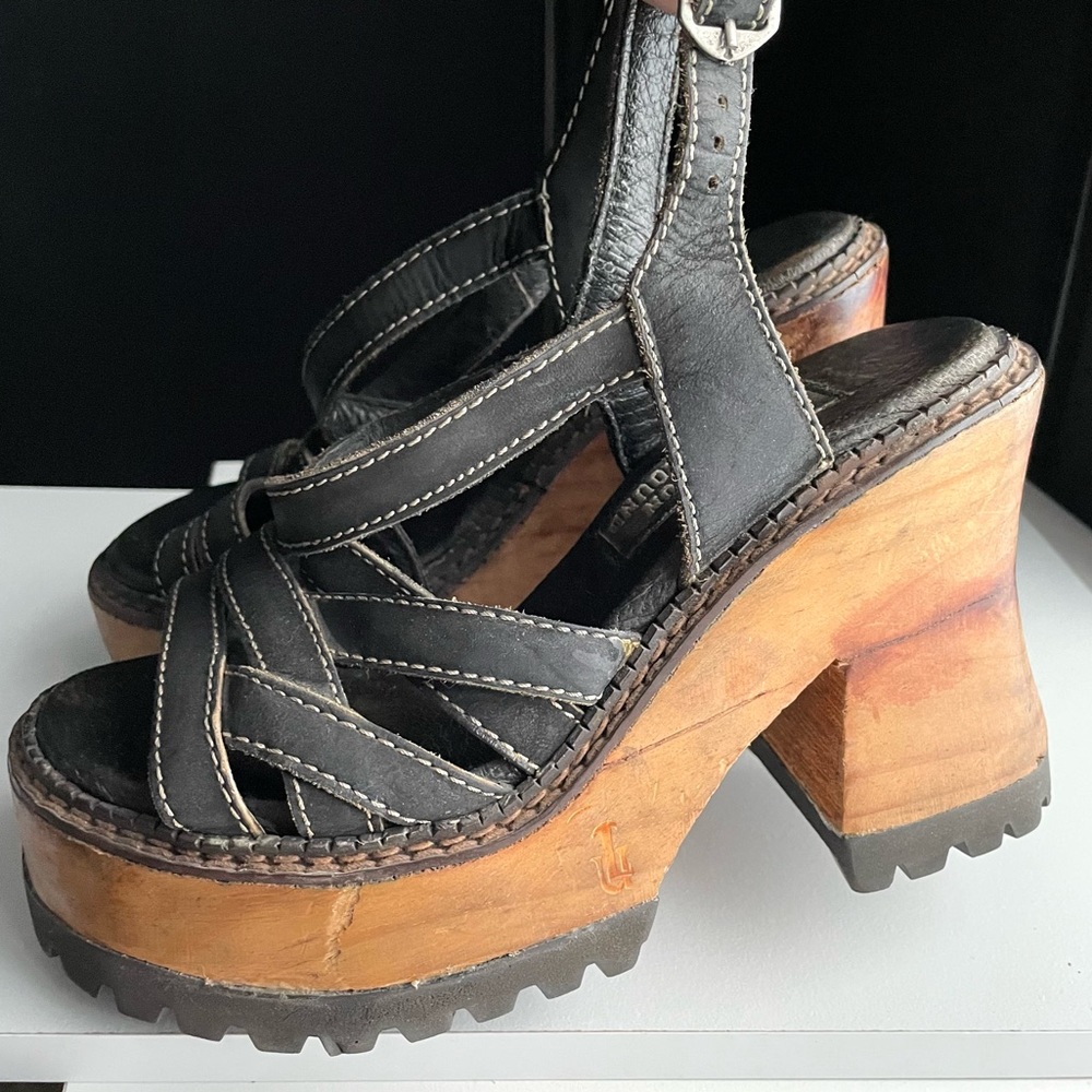 Vintage London Underground Strappy Leather Platform sandals clogs